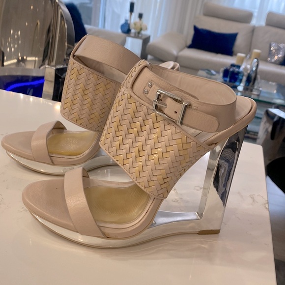 BCBGMAXAZRIA Mave cut-out Wedges 39 - Picture 1 of 9